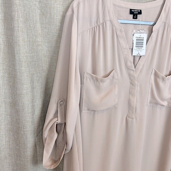 Torrid Harper New Women’s 1X Georgette Pullover Quarter Sleeve Curved Blouse - Picture 4 of 7